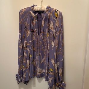 Banana republic, botanical, print blouse in lilac size medium